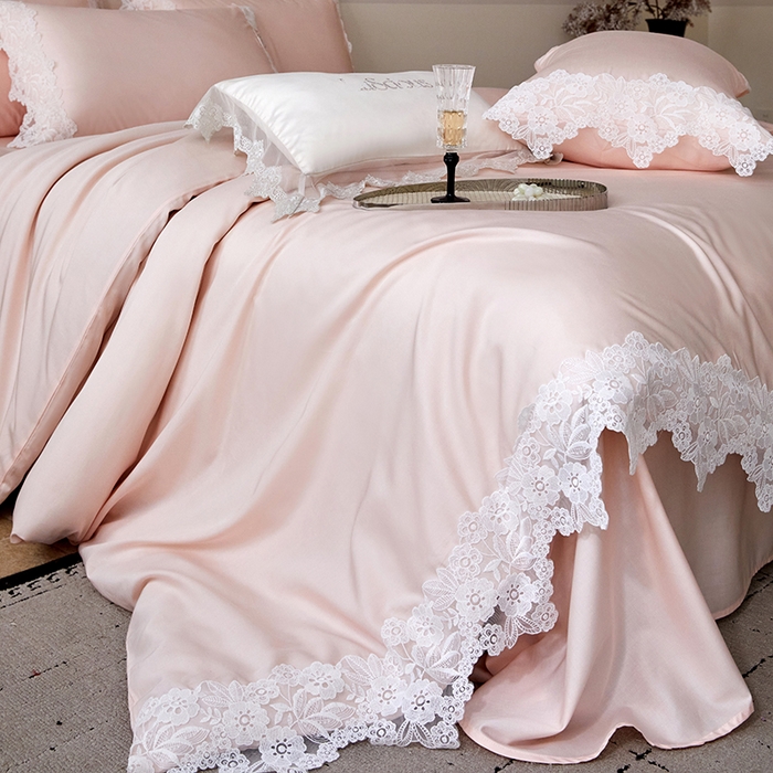 91家纺网 家纺一手货源 找家纺 金奇达家纺 2026新款茧养丝光缎四件套-蕾丝小姐（标准号全网控价（折后券后）不低于299元） 蕾丝小姐-粉玉