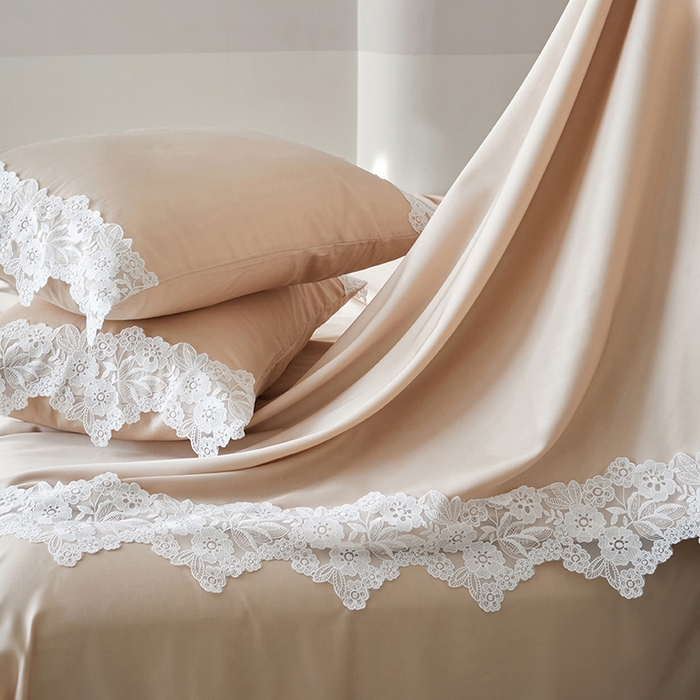 91家纺网 家纺一手货源 找家纺 金奇达家纺 2026新款茧养丝光缎四件套-蕾丝小姐（标准号全网控价（折后券后）不低于299元） 蕾丝小姐-云纱