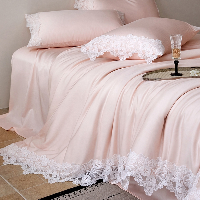 91家纺网 家纺一手货源 找家纺 金奇达家纺 2026新款茧养丝光缎四件套-蕾丝小姐（标准号全网控价（折后券后）不低于299元） 蕾丝小姐-粉玉