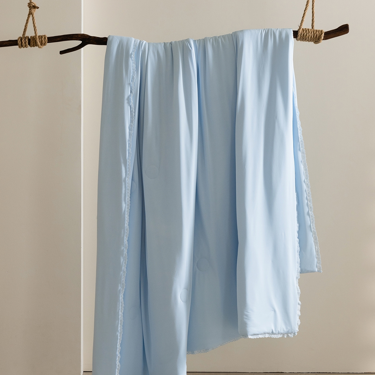 91家纺网 家纺一手货源 找家纺 立奥被业 2026新款锦氨凉感夏被夏凉被空调被竹浆纤维夏被四件套大油光夏凉被 蓝色