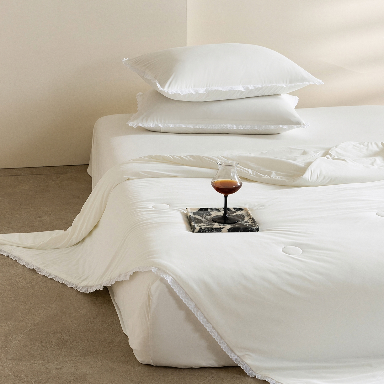 91家纺网 家纺一手货源 找家纺 立奥被业 2026新款锦氨凉感夏被夏凉被空调被竹浆纤维夏被四件套大油光夏凉被 白色