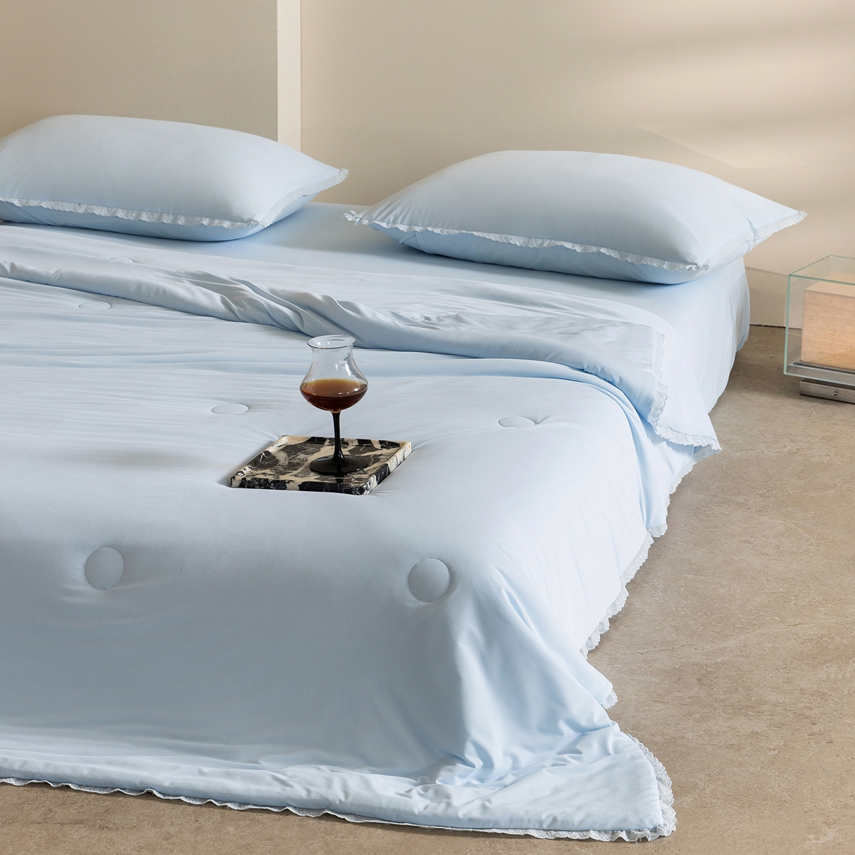 91家纺网 家纺一手货源 找家纺 立奥被业 2026新款锦氨凉感夏被夏凉被空调被竹浆纤维夏被四件套大油光夏凉被 蓝色