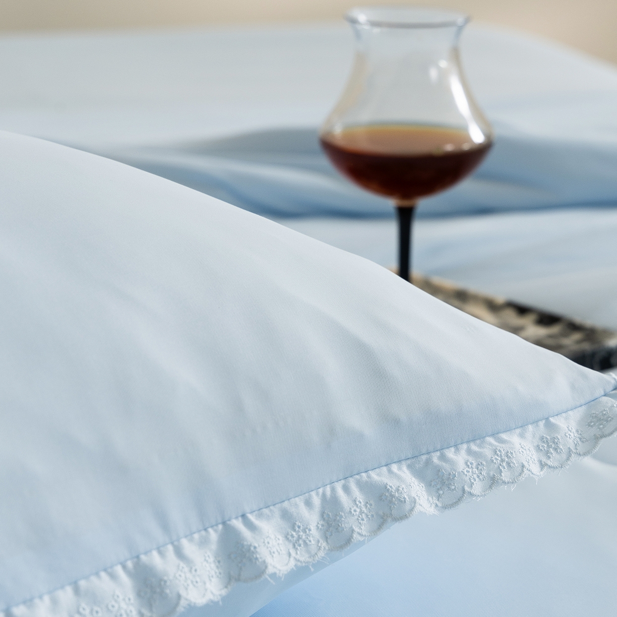 91家纺网 家纺一手货源 找家纺 立奥被业 2026新款锦氨凉感夏被夏凉被空调被竹浆纤维夏被四件套大油光夏凉被 蓝色