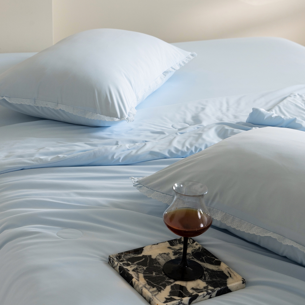 91家纺网 家纺一手货源 找家纺 立奥被业 2026新款锦氨凉感夏被夏凉被空调被竹浆纤维夏被四件套大油光夏凉被 蓝色