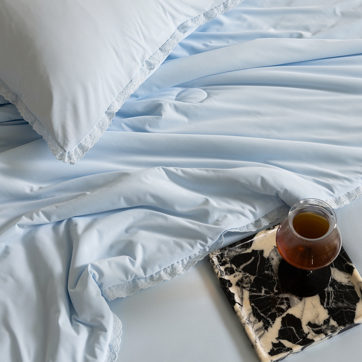 91家纺网 家纺一手货源 找家纺 立奥被业 2026新款锦氨凉感夏被夏凉被空调被竹浆纤维夏被四件套大油光夏凉被 蓝色