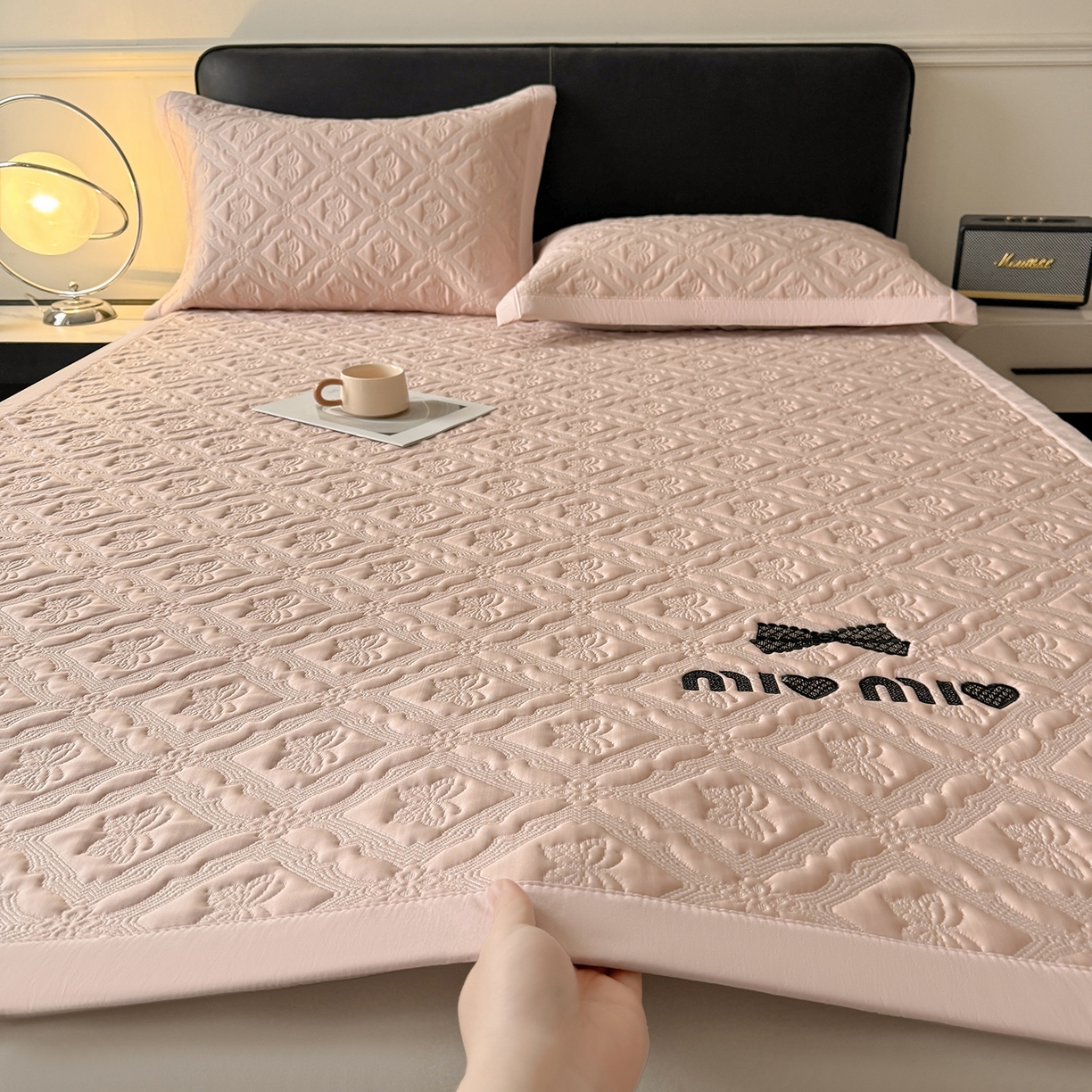 91家纺网 家纺一手货源 找家纺 （总）梵克保罗 2026春夏新款立体刺绣乙纶夏凉凉席-蝶韵-床席款