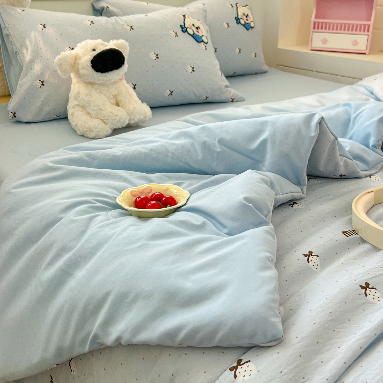 91家纺网 家纺一手货源 找家纺 易辰美 2026新款水洗棉毛巾绣夏被四件套 西高地