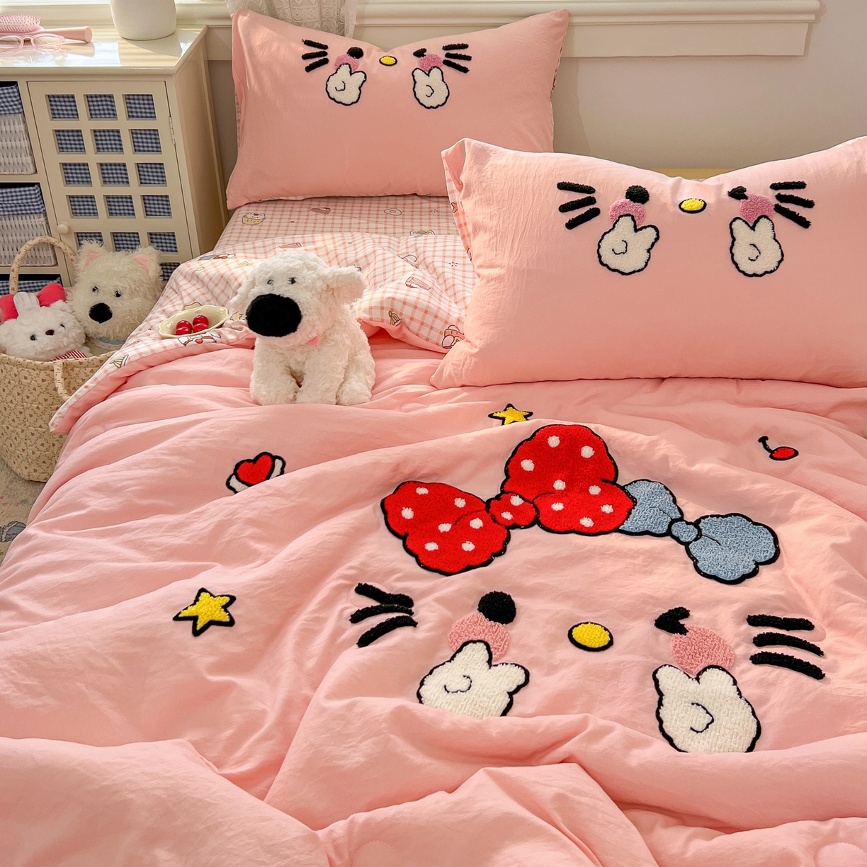 91家纺网 家纺一手货源 找家纺 易辰美 2026新款水洗棉毛巾绣夏被四件套 可爱KT猫