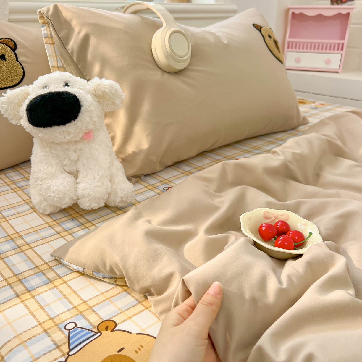 91家纺网 家纺一手货源 找家纺 易辰美 2026新款水洗棉毛巾绣夏被四件套 蛋糕卡皮