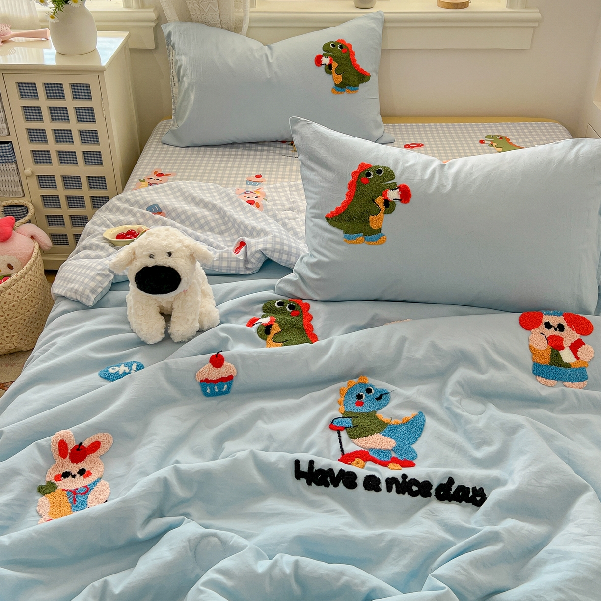 91家纺网 家纺一手货源 找家纺 易辰美 2026新款水洗棉毛巾绣夏被四件套 动物派对