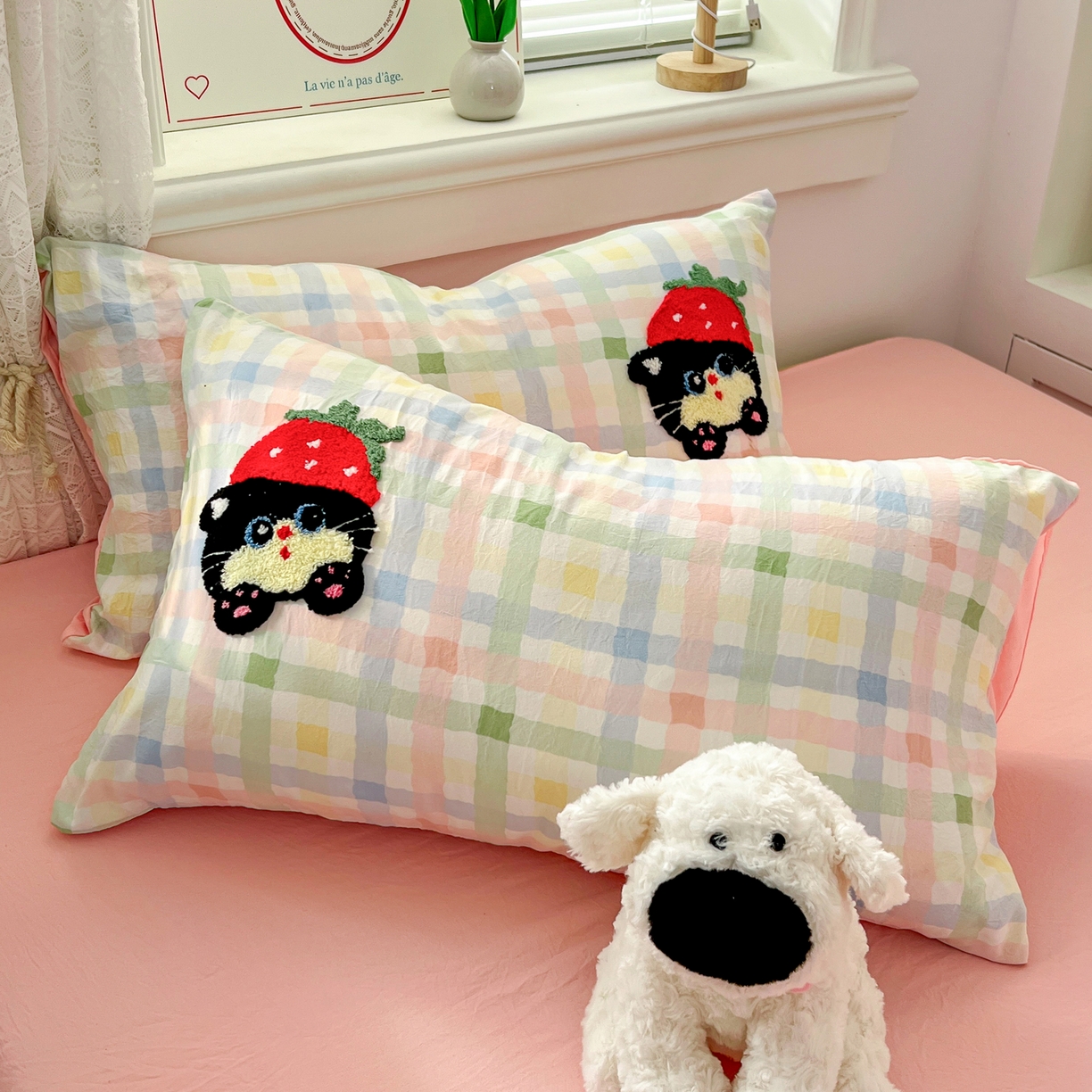 91家纺网 家纺一手货源 找家纺 易辰美 2026新款水洗棉毛巾绣夏被四件套 草莓猫咪