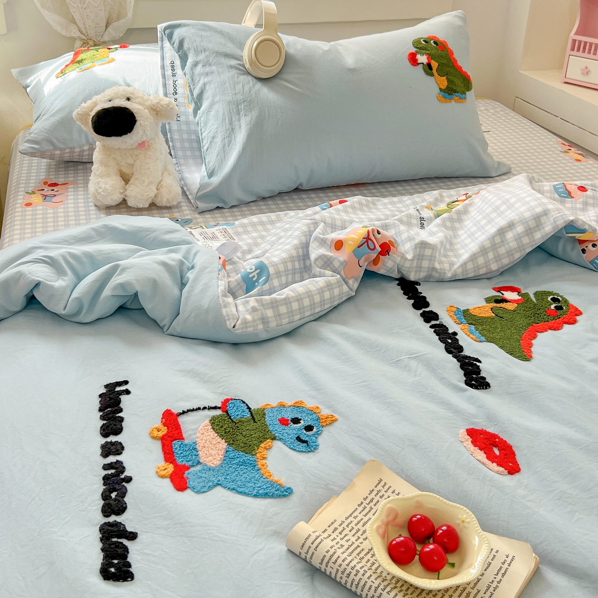 91家纺网 家纺一手货源 找家纺 易辰美 2026新款水洗棉毛巾绣夏被四件套 动物派对