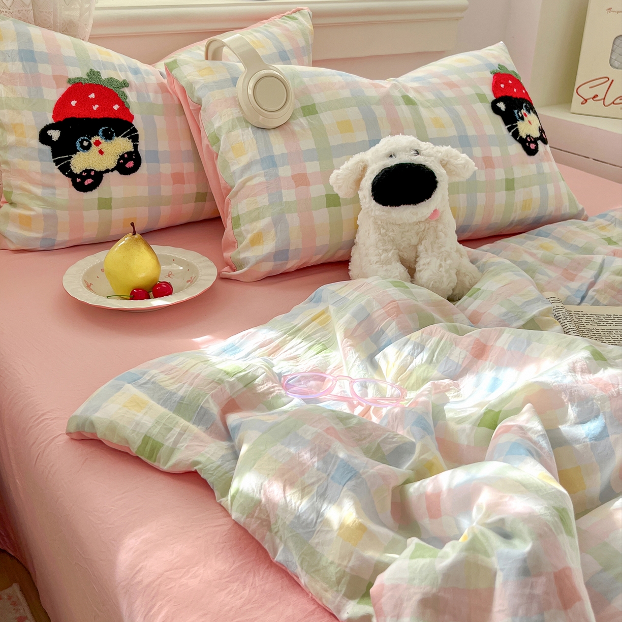 91家纺网 家纺一手货源 找家纺 易辰美 2026新款水洗棉毛巾绣夏被四件套 草莓猫咪