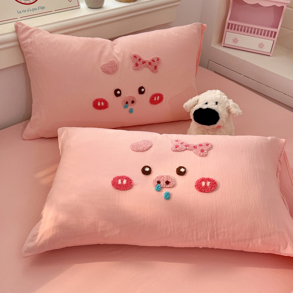 91家纺网 家纺一手货源 找家纺 易辰美 2026新款水洗棉毛巾绣夏被四件套 流涕猪-玉