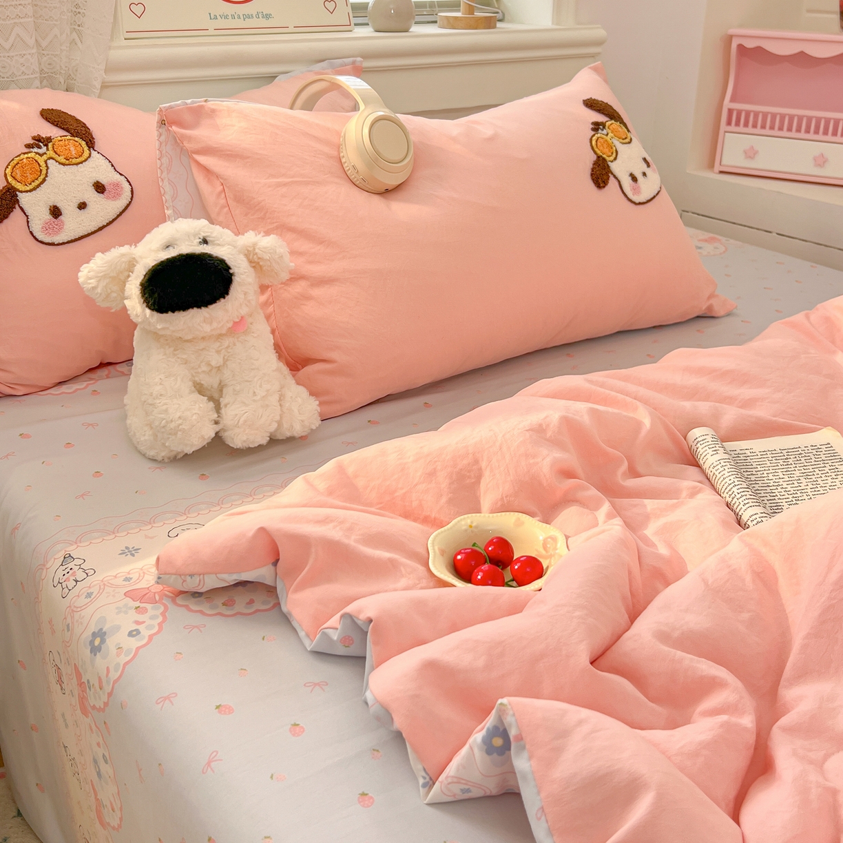 91家纺网 家纺一手货源 找家纺 易辰美 2026新款水洗棉毛巾绣夏被四件套 帕恰狗