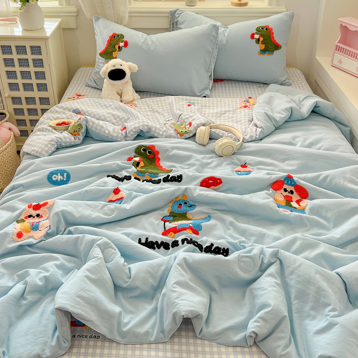 91家纺网 家纺一手货源 找家纺 易辰美 2026新款水洗棉毛巾绣夏被四件套 动物派对