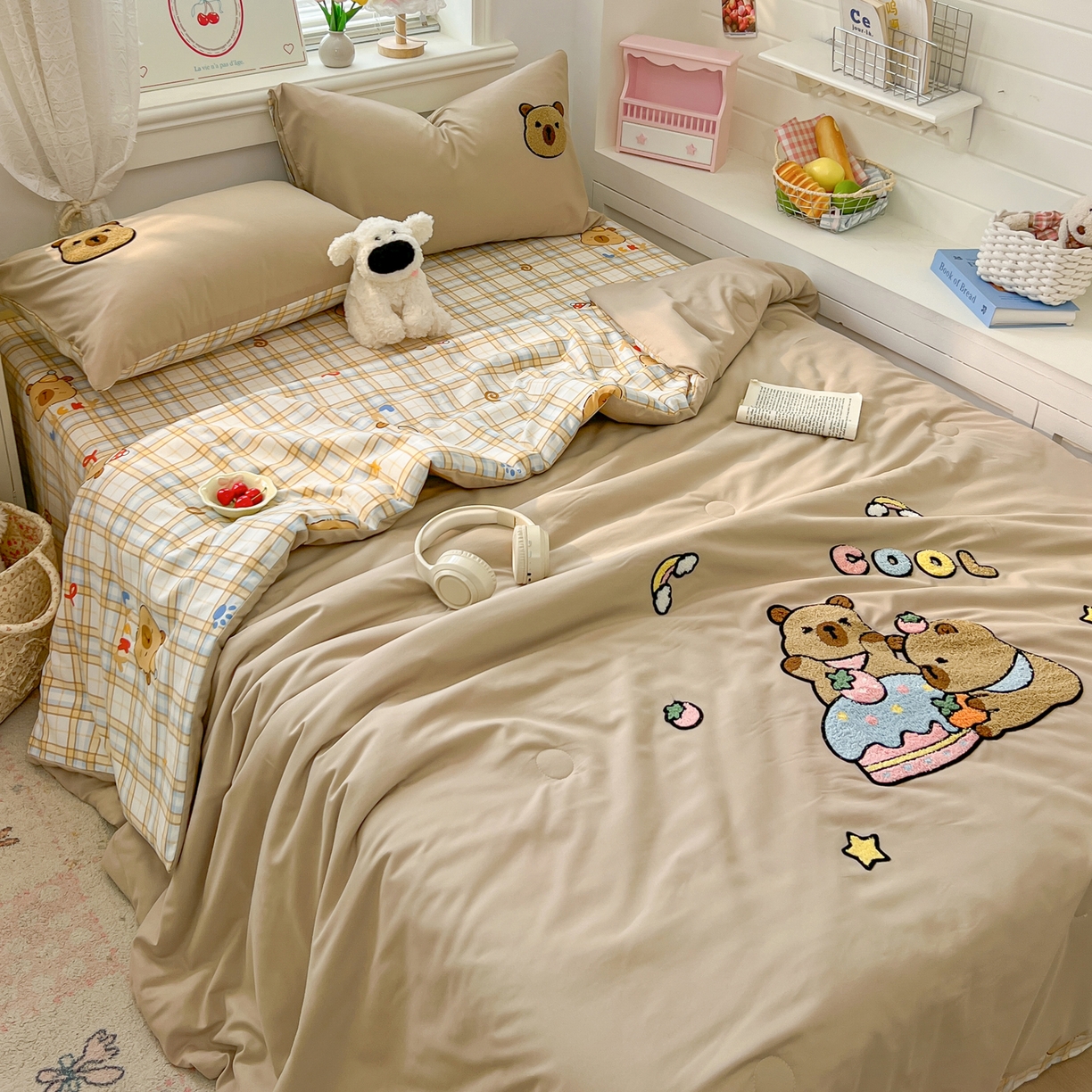 91家纺网 家纺一手货源 找家纺 易辰美 2026新款水洗棉毛巾绣夏被四件套 蛋糕卡皮