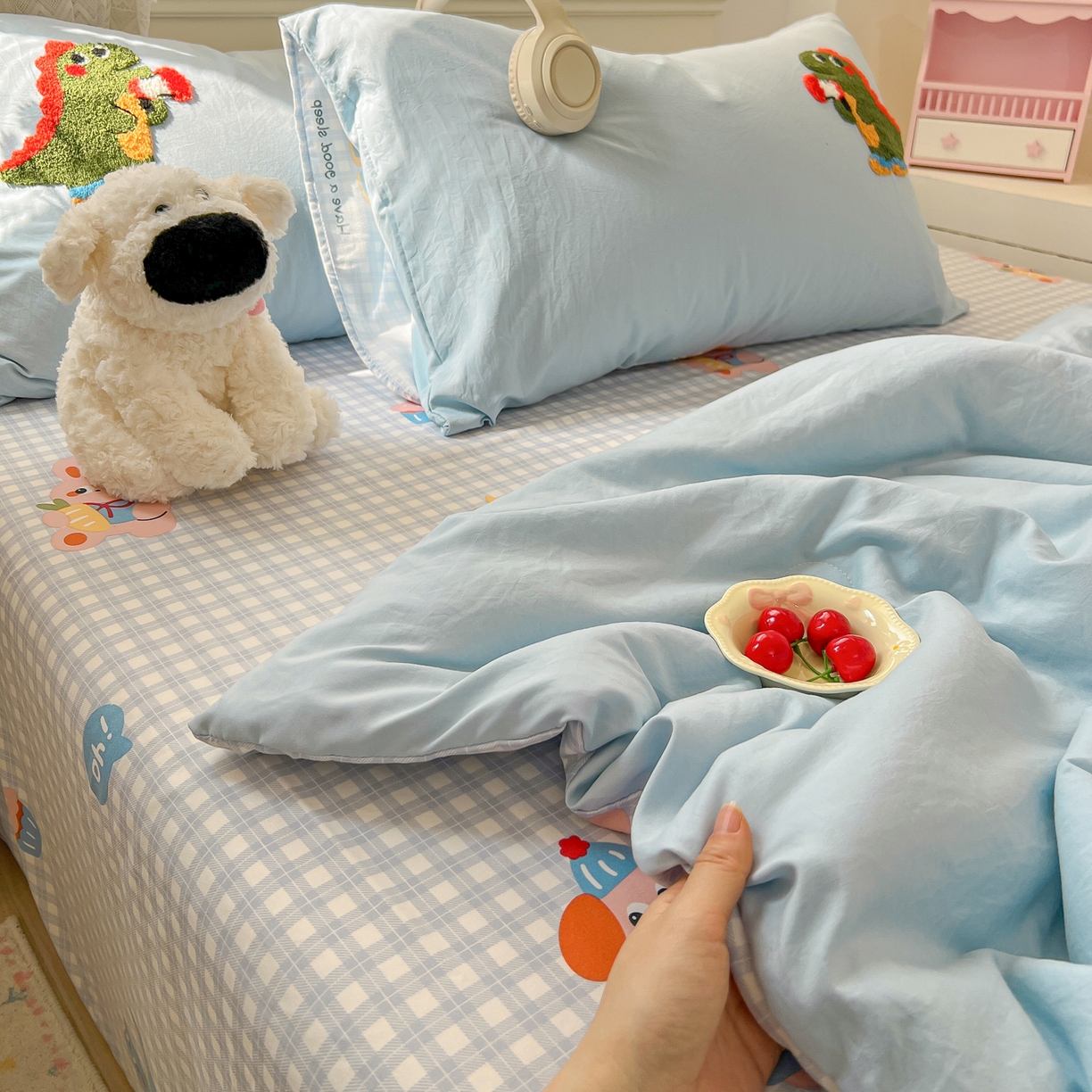 91家纺网 家纺一手货源 找家纺 易辰美 2026新款水洗棉毛巾绣夏被四件套 动物派对