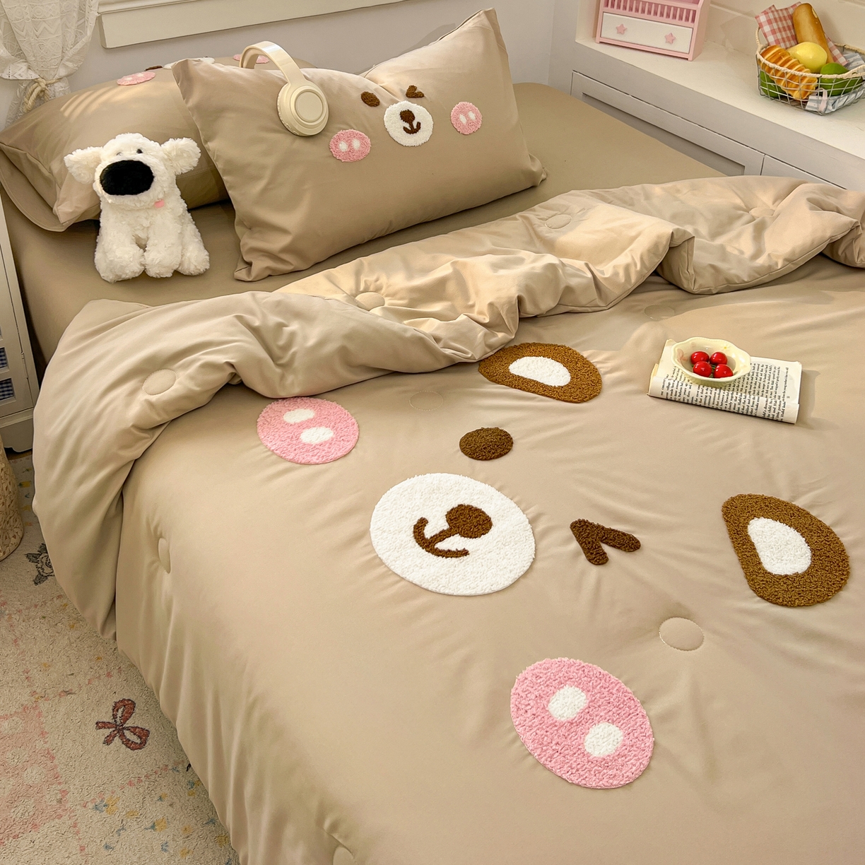 91家纺网 家纺一手货源 找家纺 易辰美 2026新款水洗棉毛巾绣夏被四件套 欢乐小熊