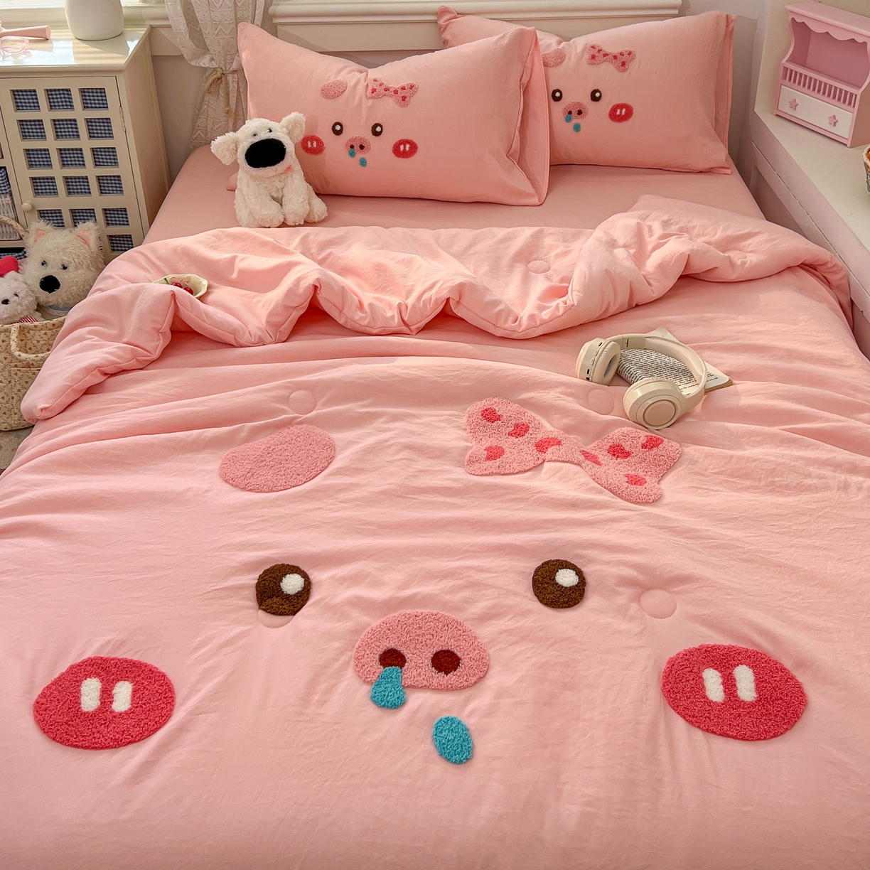 91家纺网 家纺一手货源 找家纺 易辰美 2026新款水洗棉毛巾绣夏被四件套 流涕猪-玉