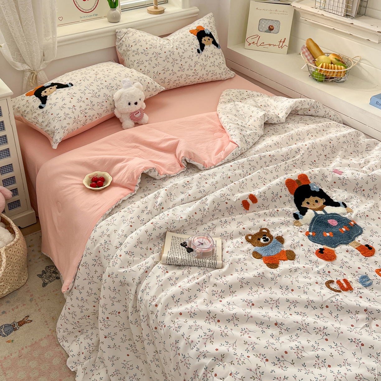 91家纺网 家纺一手货源 找家纺 易辰美 2026新款水洗棉毛巾绣夏被四件套 小女孩