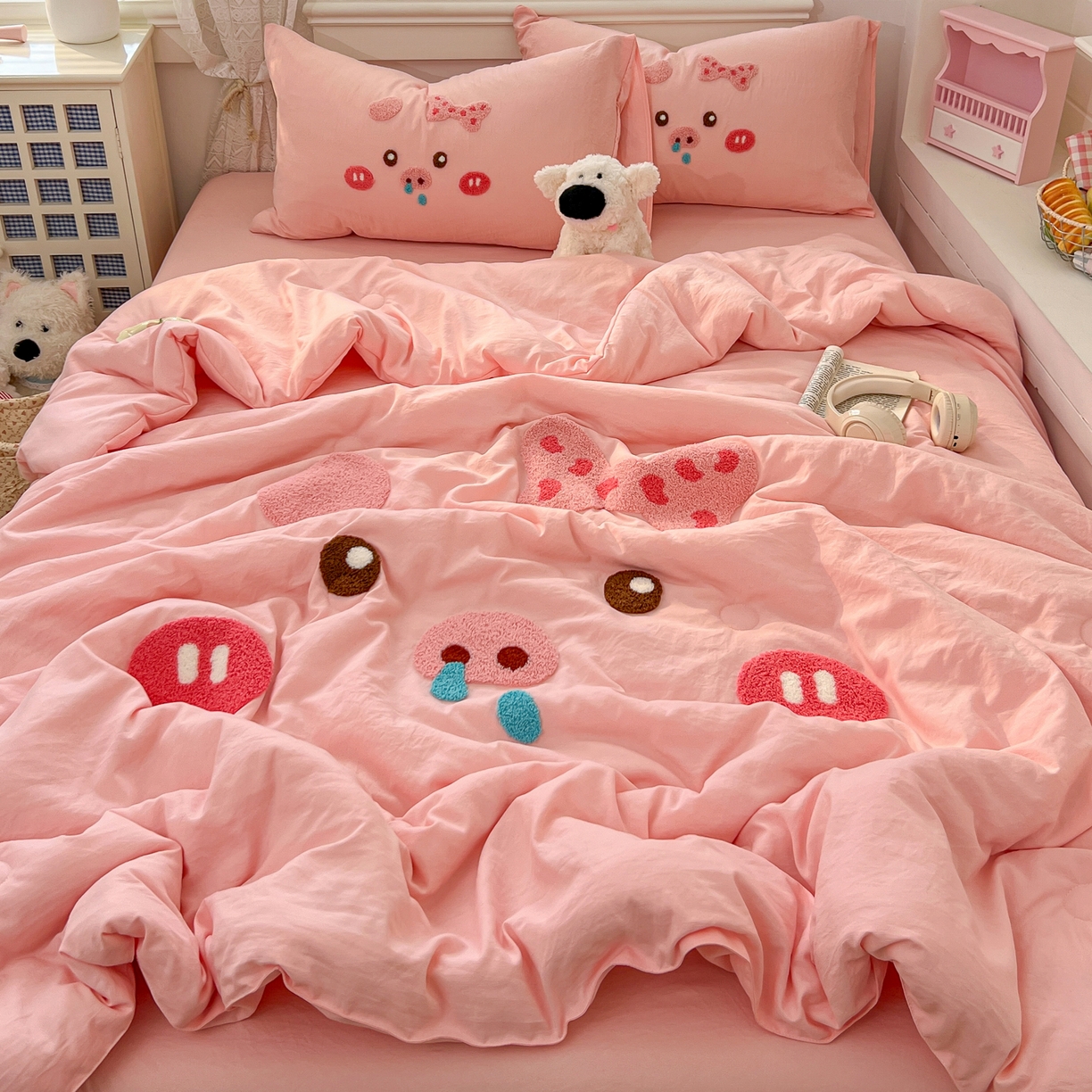 91家纺网 家纺一手货源 找家纺 易辰美 2026新款水洗棉毛巾绣夏被四件套 流涕猪-玉