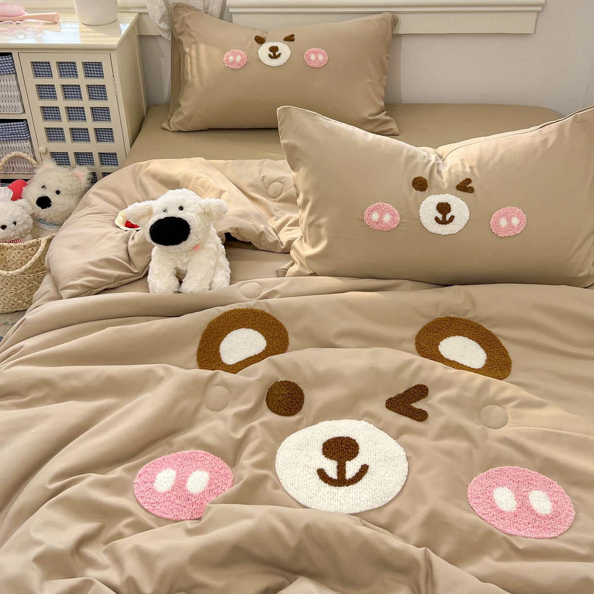 91家纺网 家纺一手货源 找家纺 易辰美 2026新款水洗棉毛巾绣夏被四件套 欢乐小熊