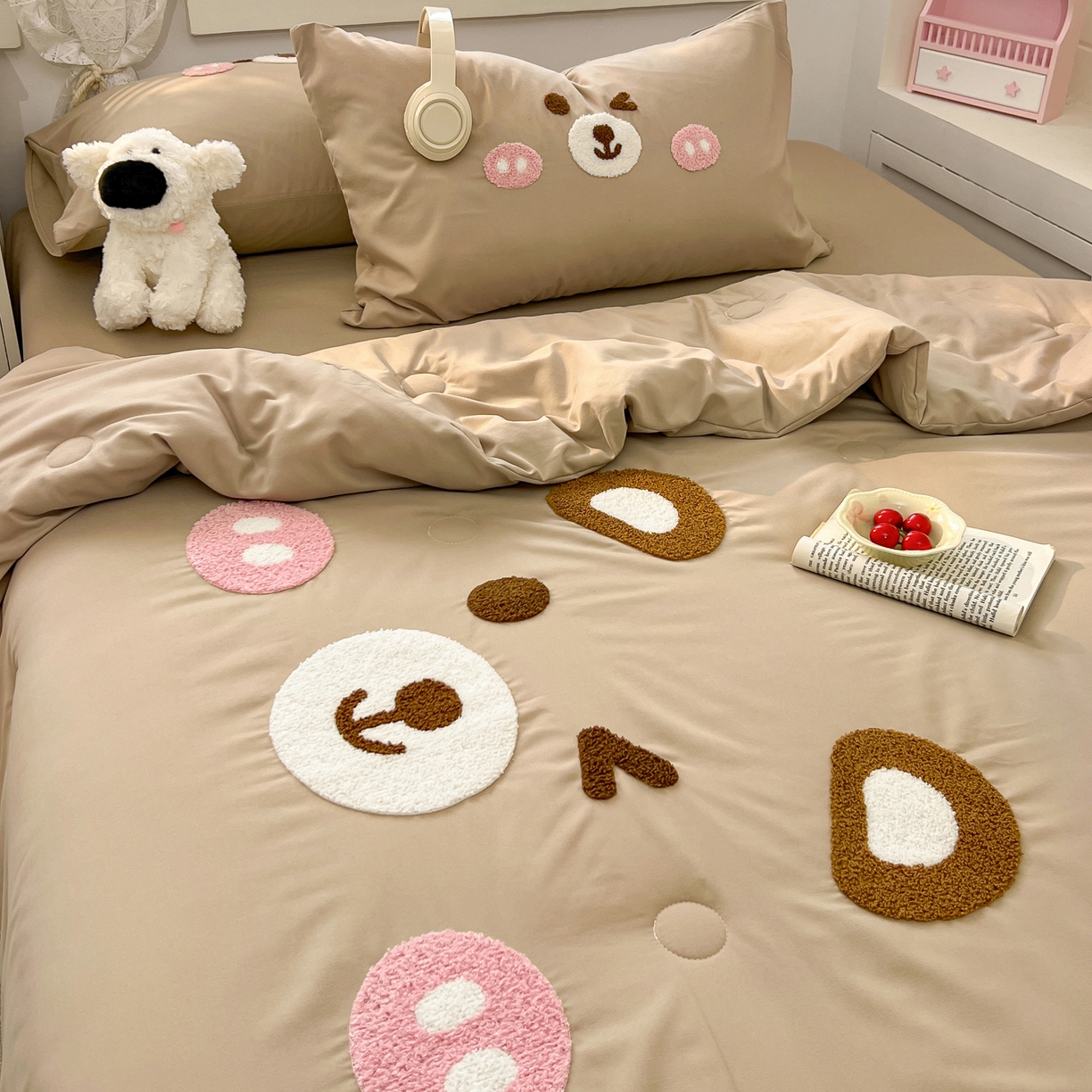 91家纺网 家纺一手货源 找家纺 易辰美 2026新款水洗棉毛巾绣夏被四件套 欢乐小熊