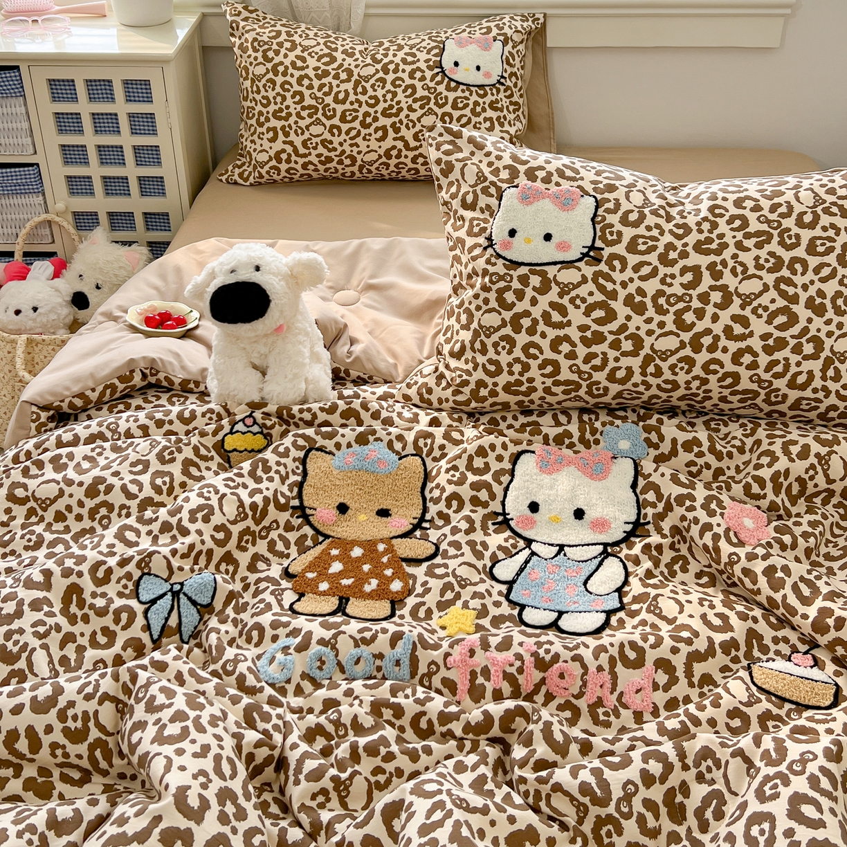 91家纺网 家纺一手货源 找家纺 易辰美 2026新款水洗棉毛巾绣夏被四件套 豹纹猫-咖