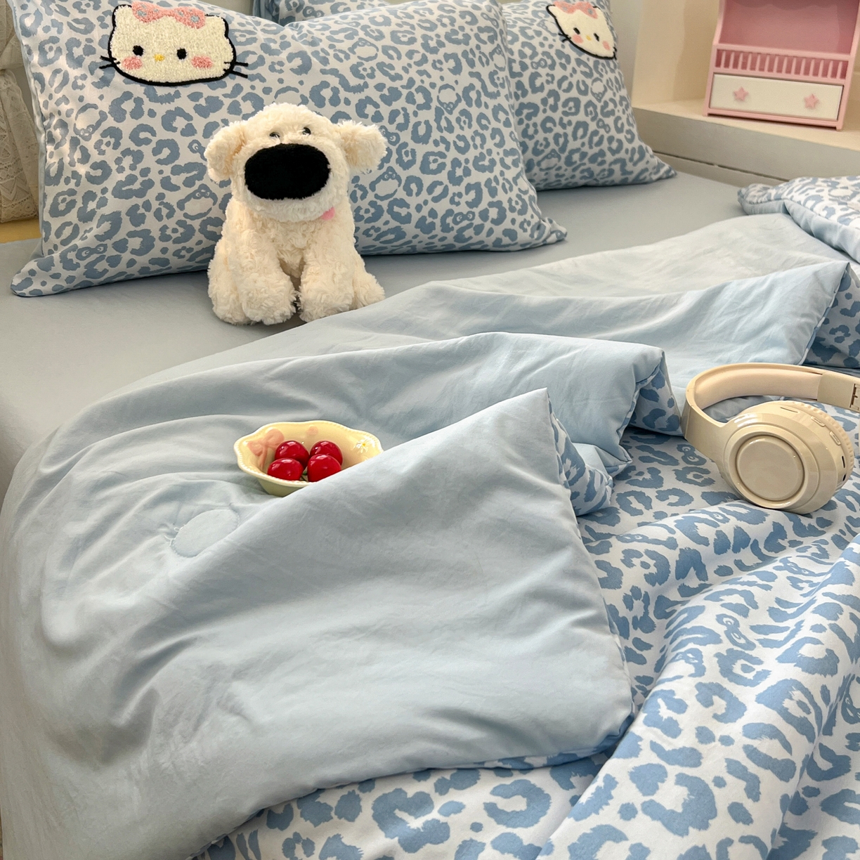 91家纺网 家纺一手货源 找家纺 易辰美 2026新款水洗棉毛巾绣夏被四件套 豹纹猫-兰