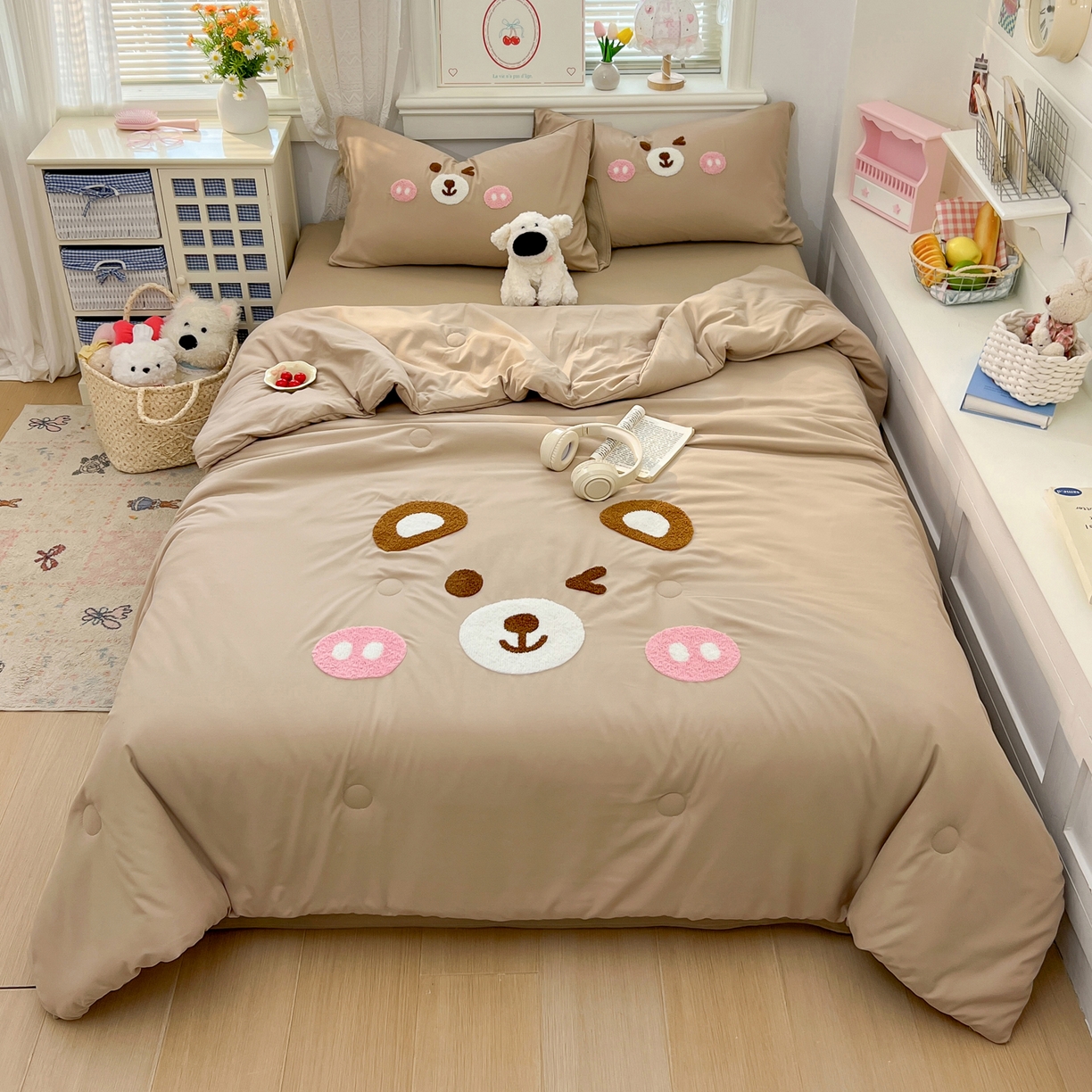 91家纺网 家纺一手货源 找家纺 易辰美 2026新款水洗棉毛巾绣夏被四件套 欢乐小熊