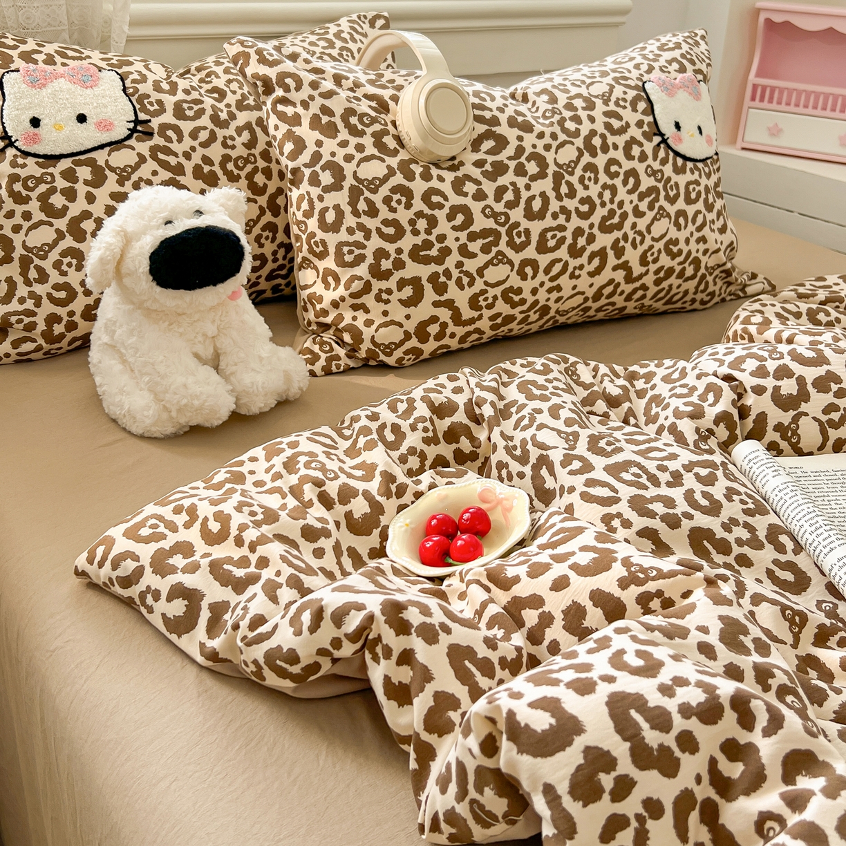 91家纺网 家纺一手货源 找家纺 易辰美 2026新款水洗棉毛巾绣夏被四件套 豹纹猫-咖