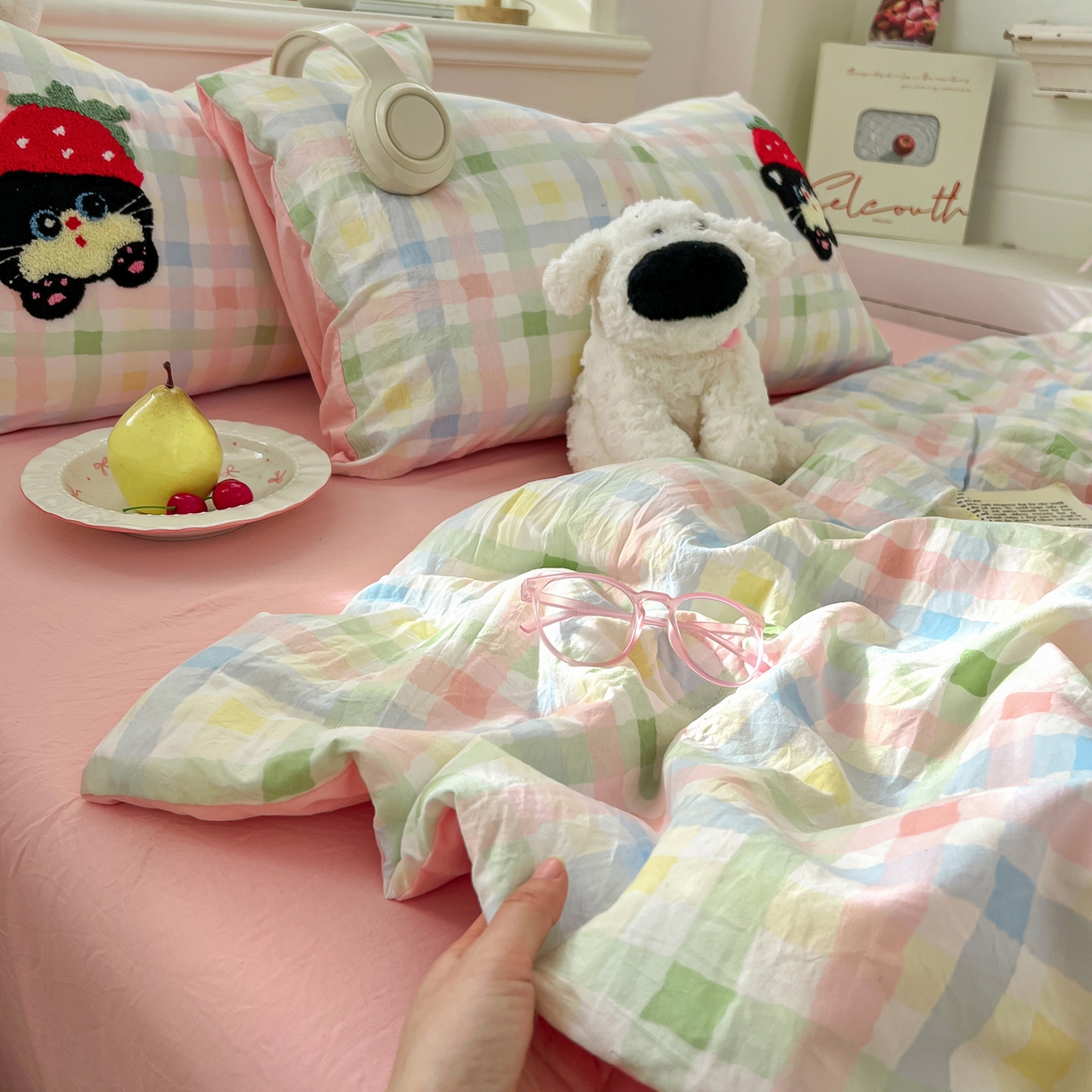 91家纺网 家纺一手货源 找家纺 易辰美 2026新款水洗棉毛巾绣夏被四件套 草莓猫咪