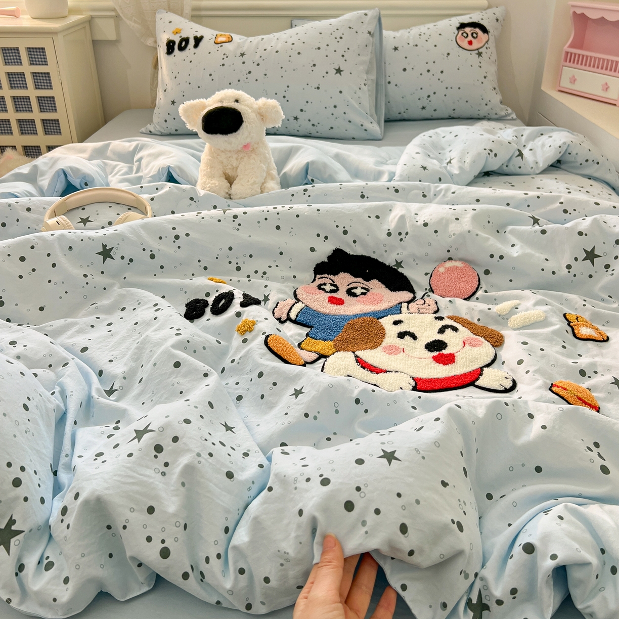 91家纺网 家纺一手货源 找家纺 易辰美 2026新款水洗棉毛巾绣夏被四件套 小新与大白