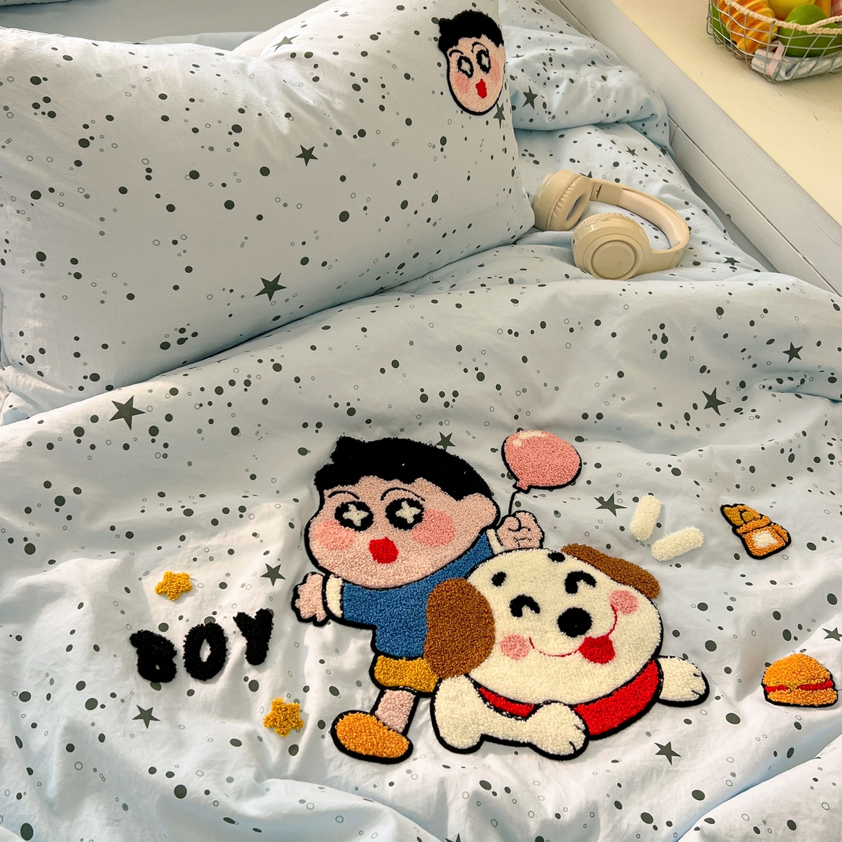 91家纺网 家纺一手货源 找家纺 易辰美 2026新款水洗棉毛巾绣夏被四件套 小新与大白