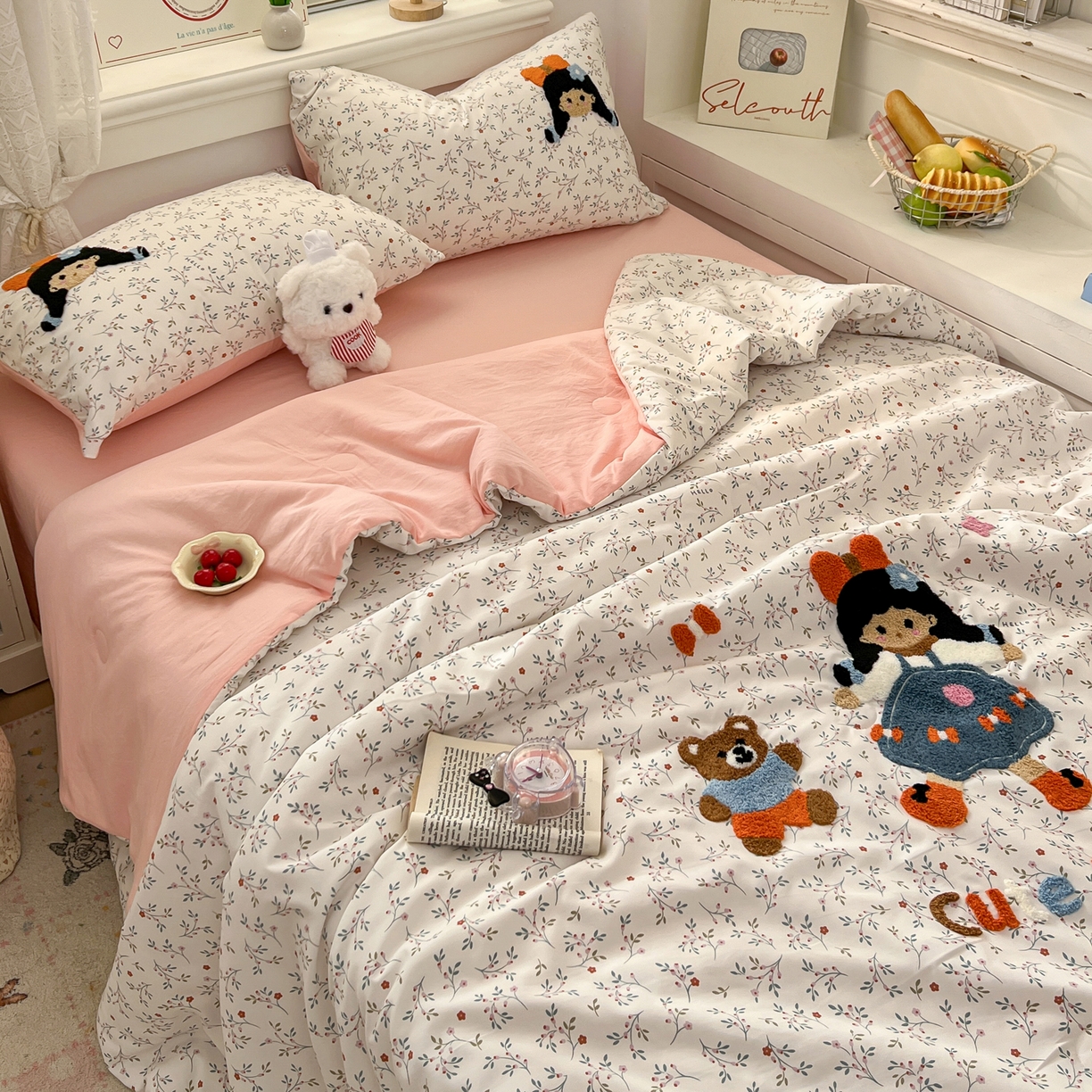 91家纺网 家纺一手货源 找家纺 易辰美 2026新款水洗棉毛巾绣夏被四件套 小女孩