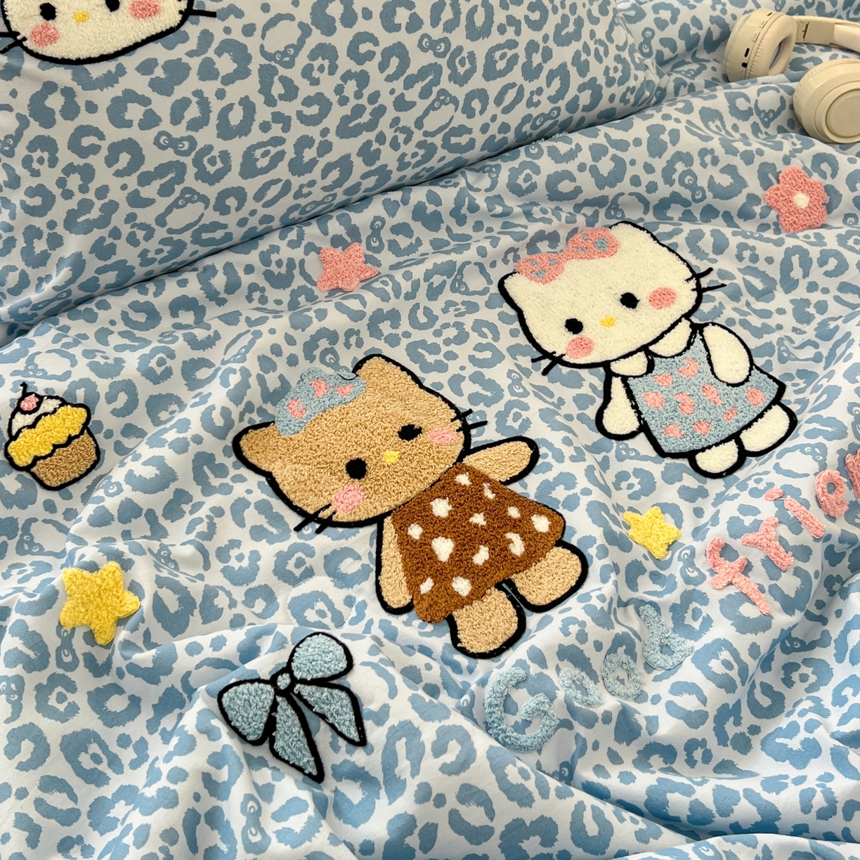 91家纺网 家纺一手货源 找家纺 易辰美 2026新款水洗棉毛巾绣夏被四件套 豹纹猫-兰