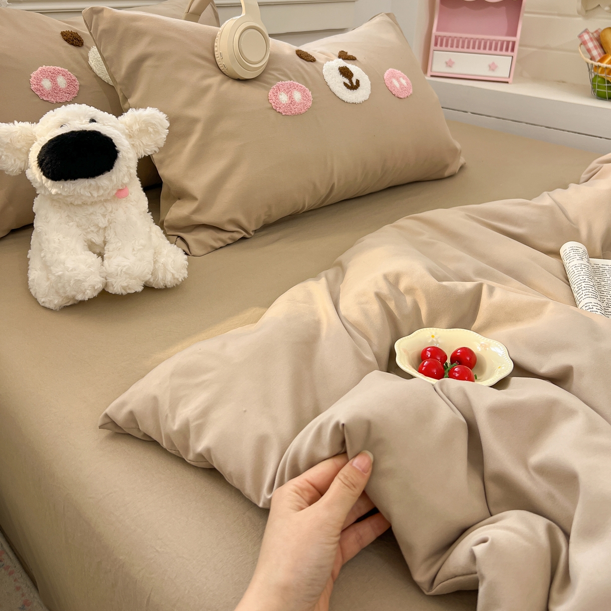 91家纺网 家纺一手货源 找家纺 易辰美 2026新款水洗棉毛巾绣夏被四件套 欢乐小熊