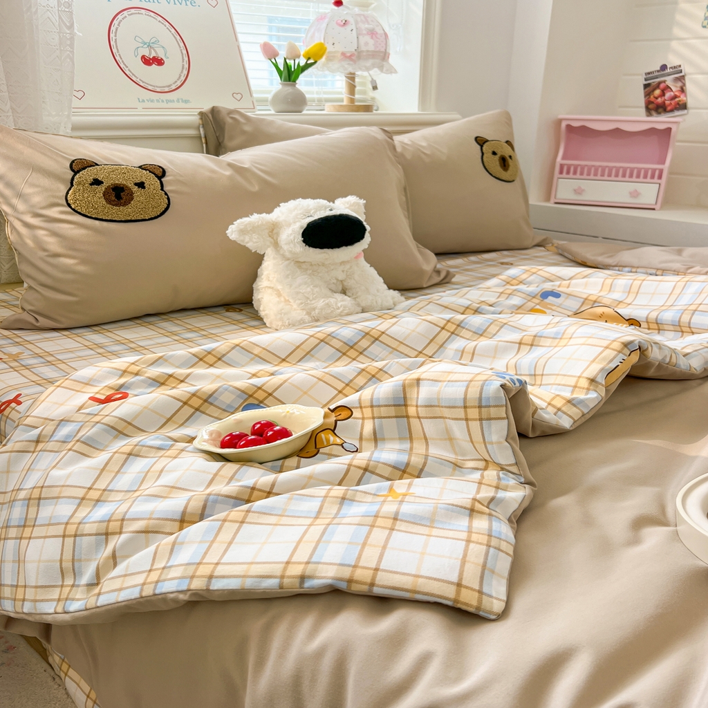 91家纺网 家纺一手货源 找家纺 易辰美 2026新款水洗棉毛巾绣夏被四件套 蛋糕卡皮