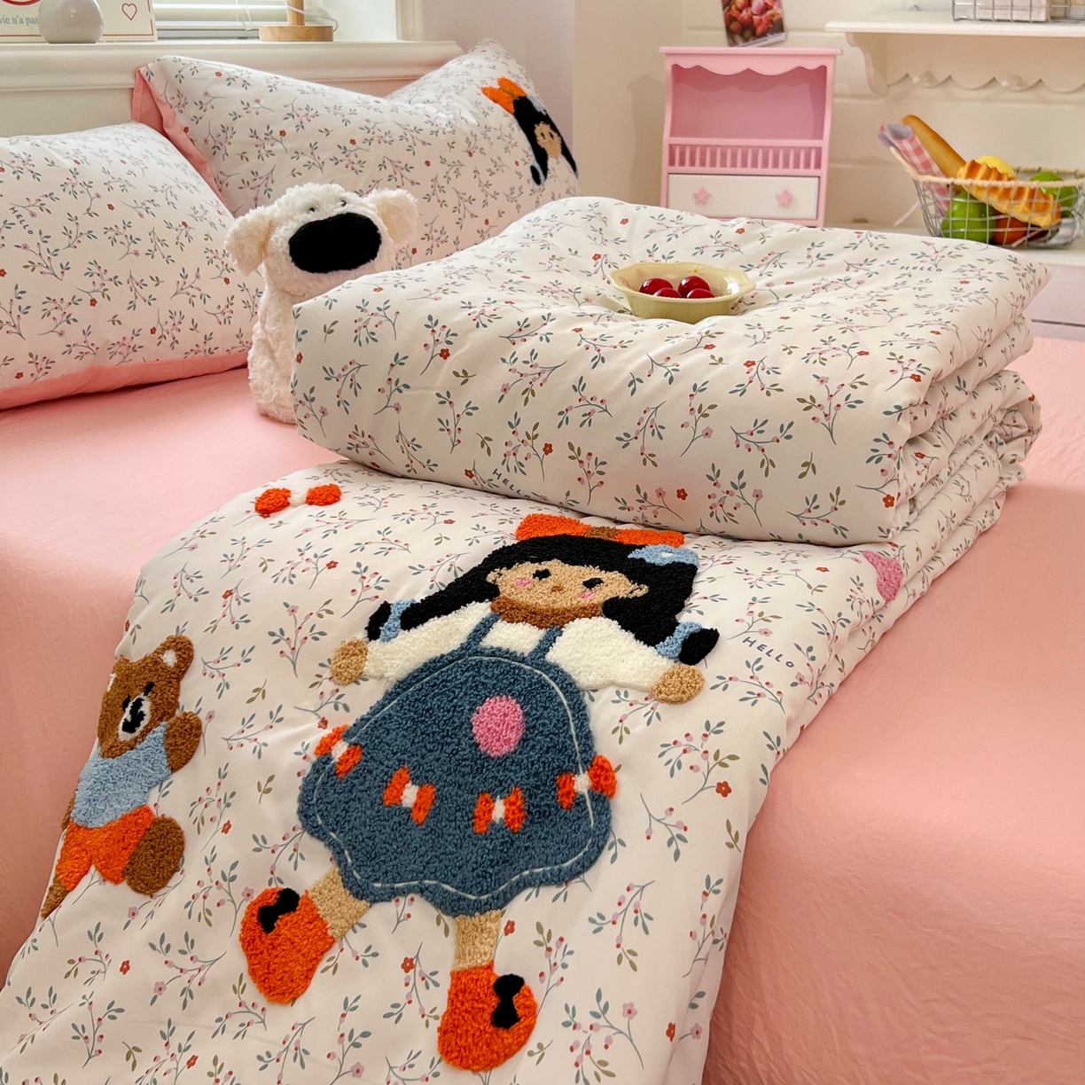 91家纺网 家纺一手货源 找家纺 易辰美 2026新款水洗棉毛巾绣夏被四件套 小女孩