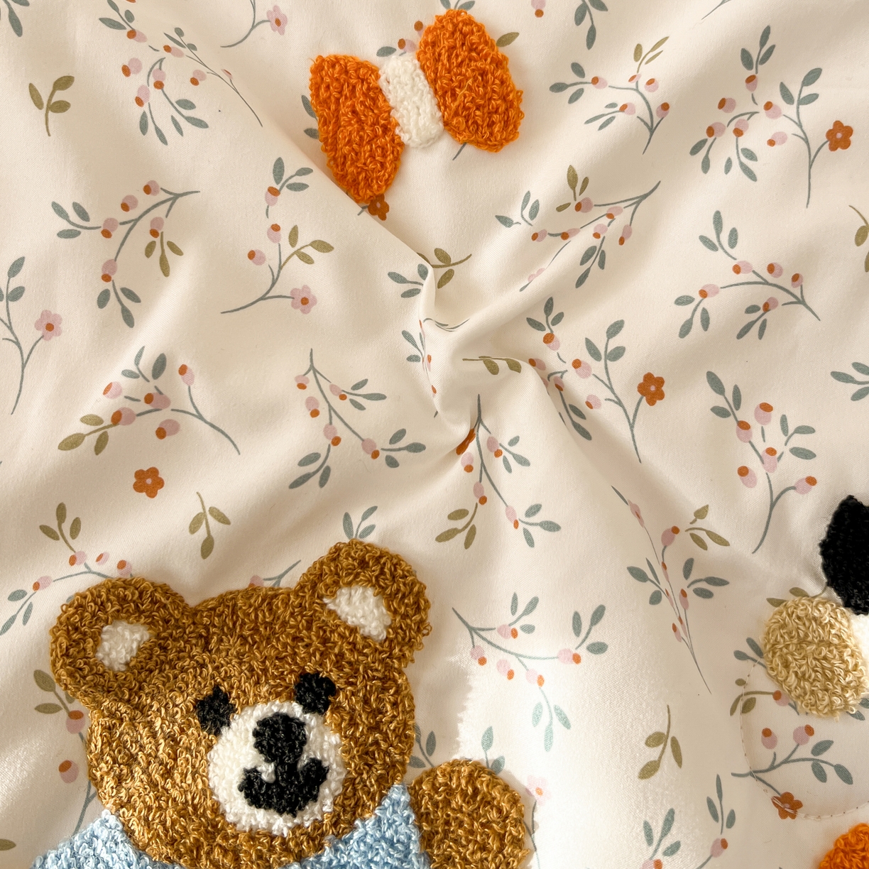 91家纺网 家纺一手货源 找家纺 易辰美 2026新款水洗棉毛巾绣夏被四件套 小女孩