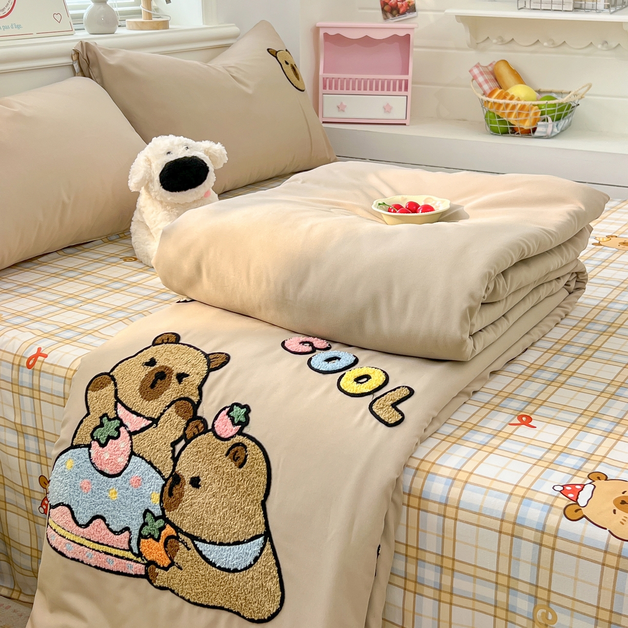 91家纺网 家纺一手货源 找家纺 易辰美 2026新款水洗棉毛巾绣夏被四件套 蛋糕卡皮