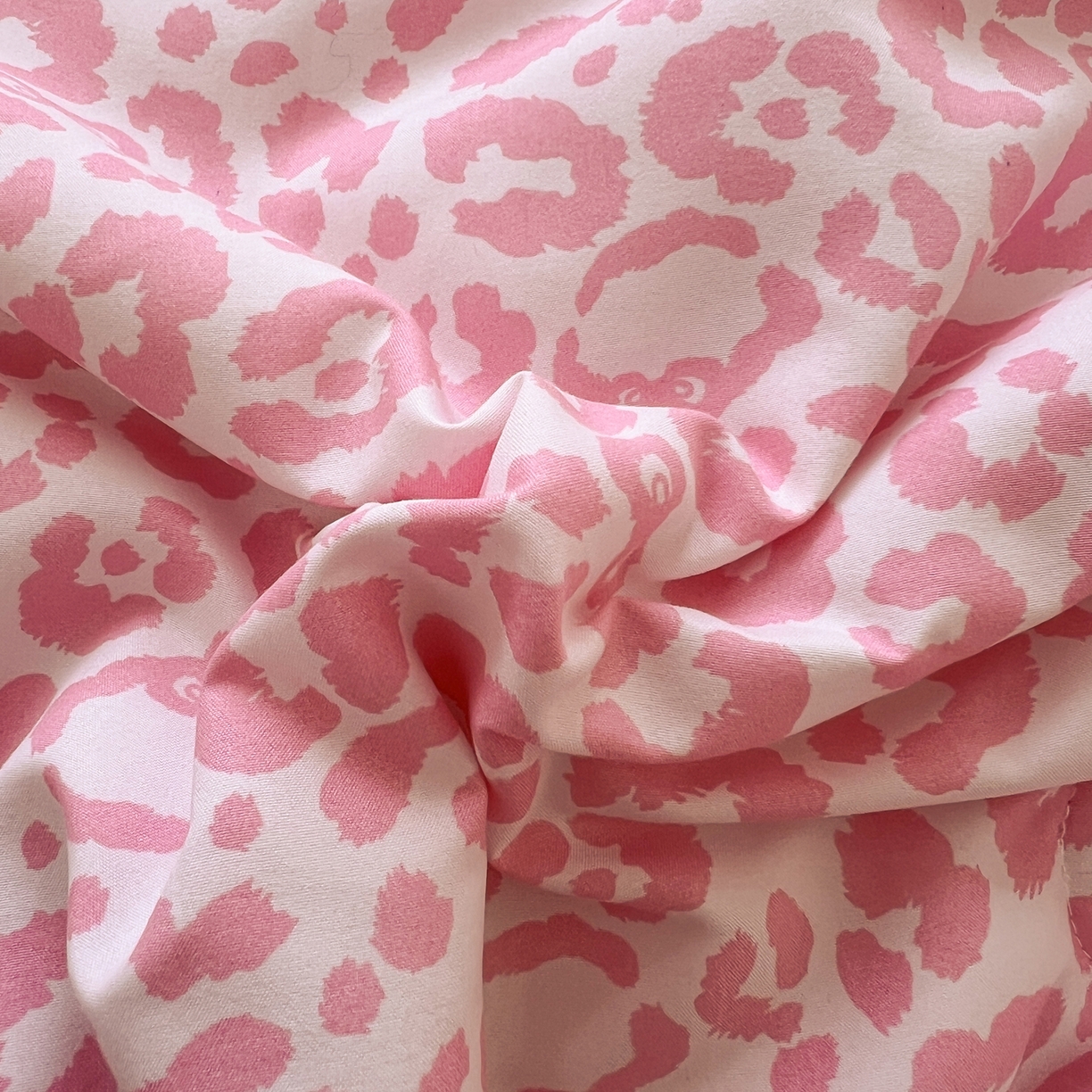 91家纺网 家纺一手货源 找家纺 易辰美 2026新款水洗棉毛巾绣夏被四件套 豹纹猫-粉