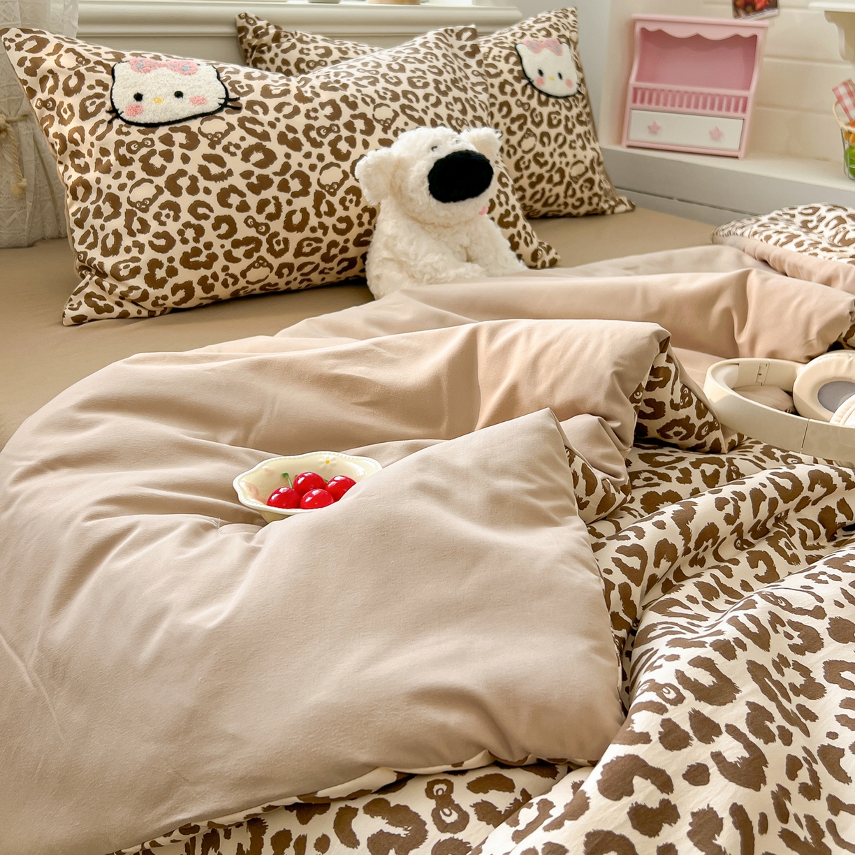 91家纺网 家纺一手货源 找家纺 易辰美 2026新款水洗棉毛巾绣夏被四件套 豹纹猫-咖