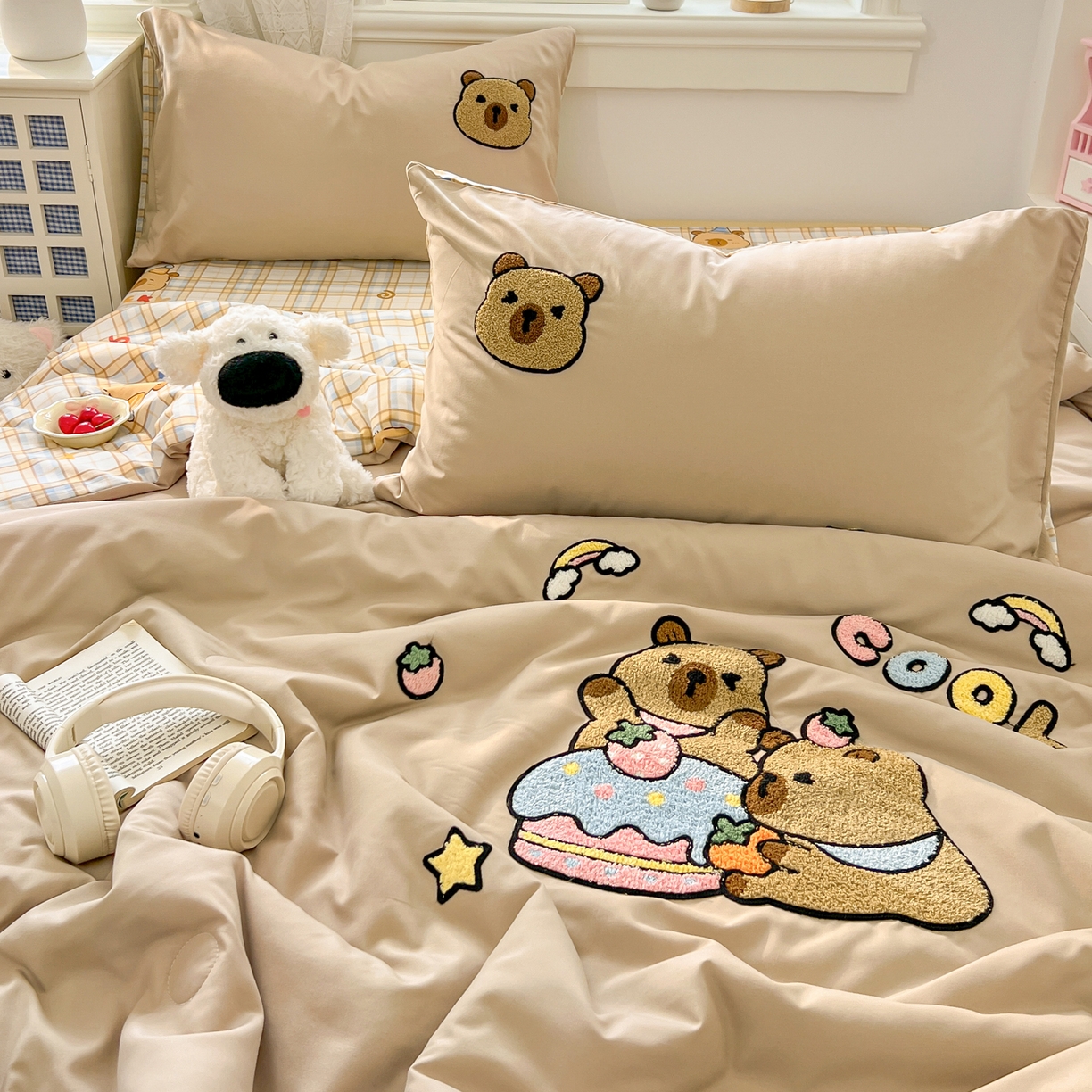 91家纺网 家纺一手货源 找家纺 易辰美 2026新款水洗棉毛巾绣夏被四件套 蛋糕卡皮