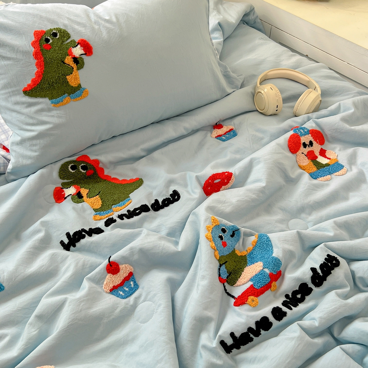 91家纺网 家纺一手货源 找家纺 易辰美 2026新款水洗棉毛巾绣夏被四件套 动物派对