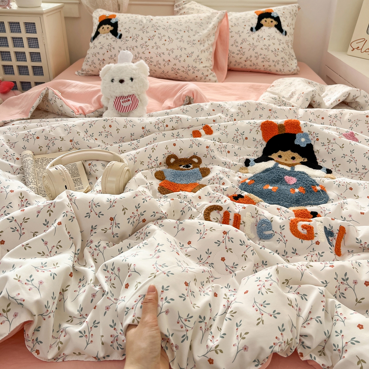 91家纺网 家纺一手货源 找家纺 易辰美 2026新款水洗棉毛巾绣夏被四件套 小女孩