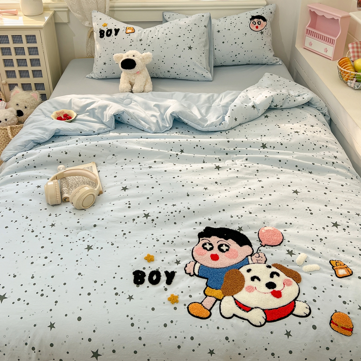 91家纺网 家纺一手货源 找家纺 易辰美 2026新款水洗棉毛巾绣夏被四件套 小新与大白