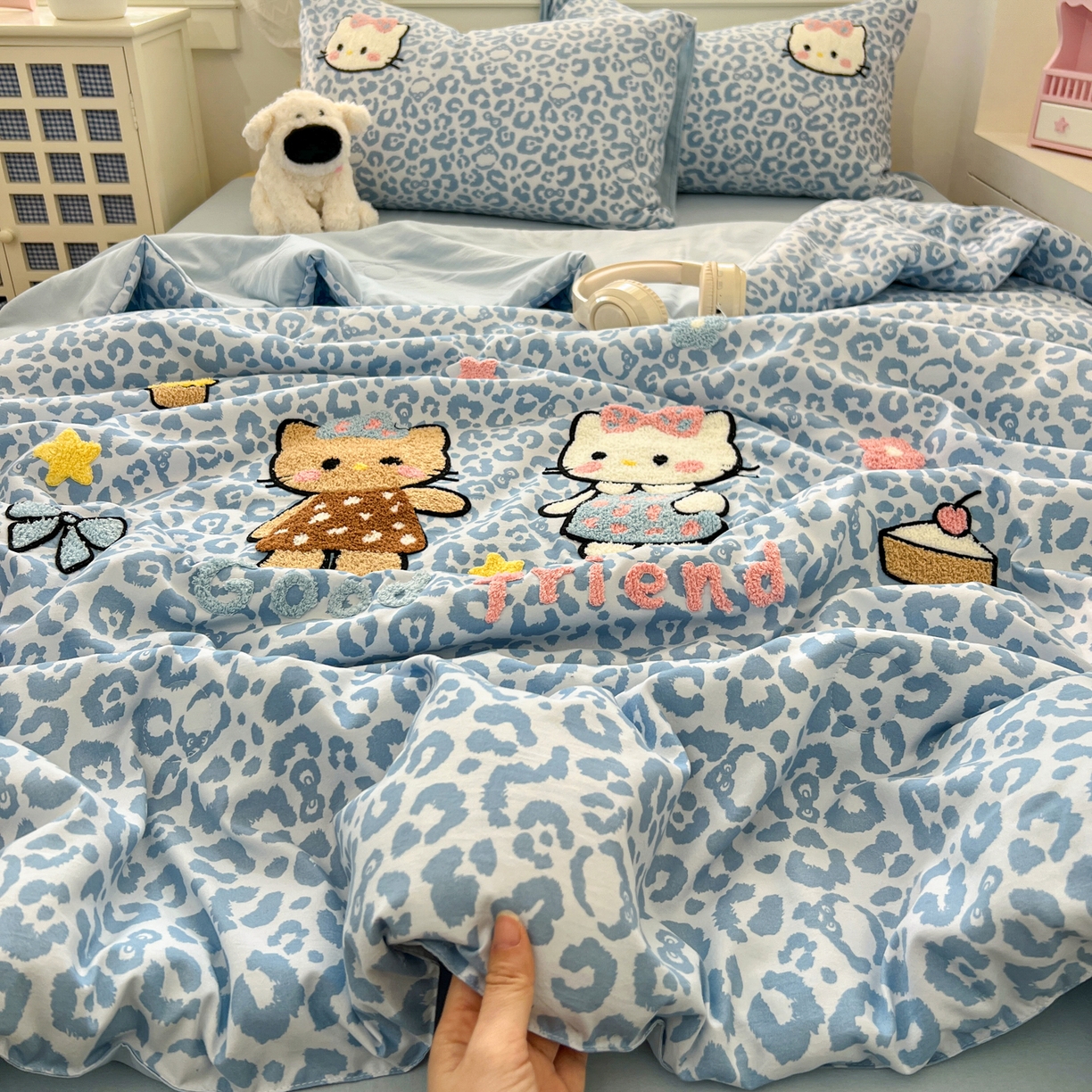 91家纺网 家纺一手货源 找家纺 易辰美 2026新款水洗棉毛巾绣夏被四件套 豹纹猫-兰