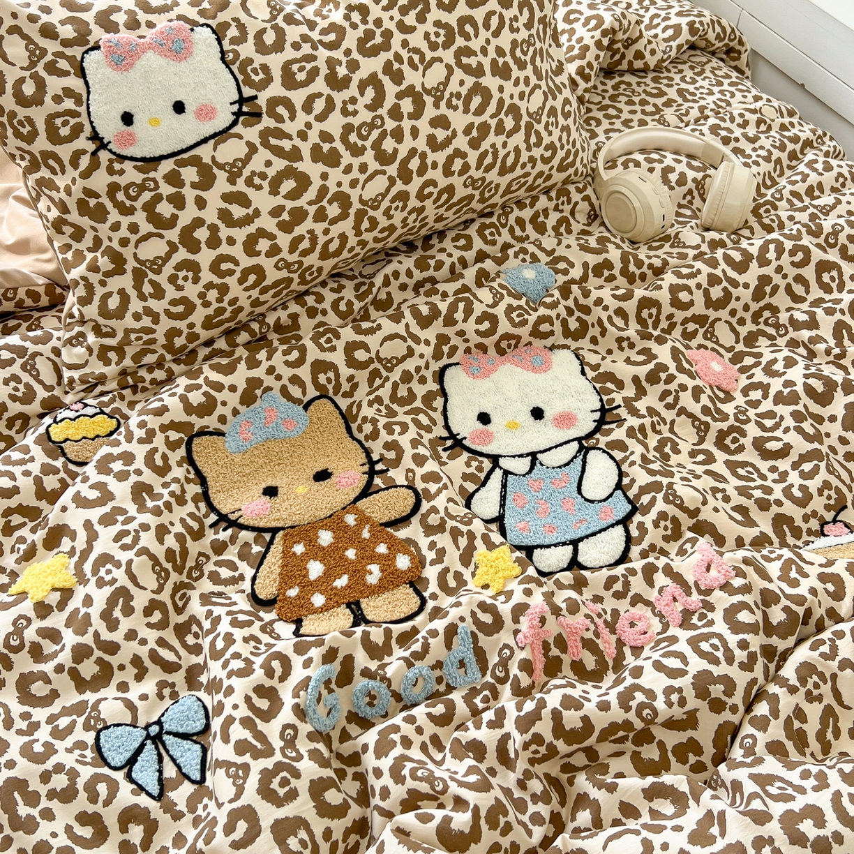 91家纺网 家纺一手货源 找家纺 易辰美 2026新款水洗棉毛巾绣夏被四件套 豹纹猫-咖